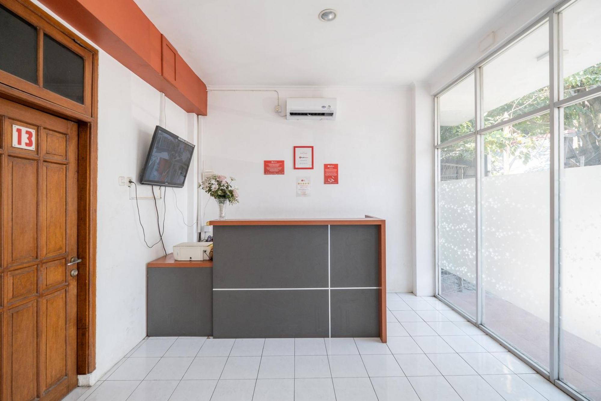 Reddoorz Plus @ Gunungsari Surabaya Kedurus Екстериор снимка