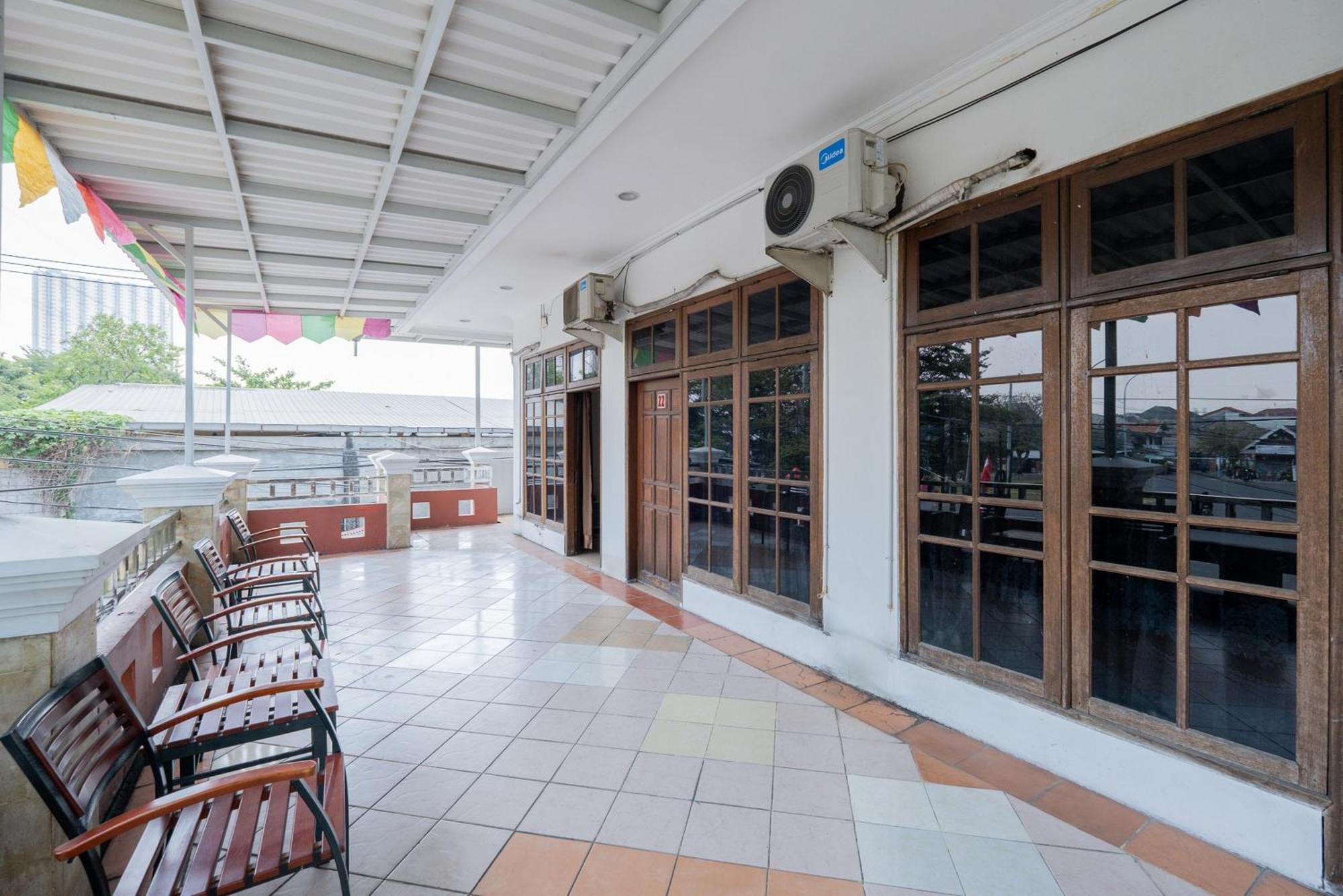 Reddoorz Plus @ Gunungsari Surabaya Kedurus Екстериор снимка