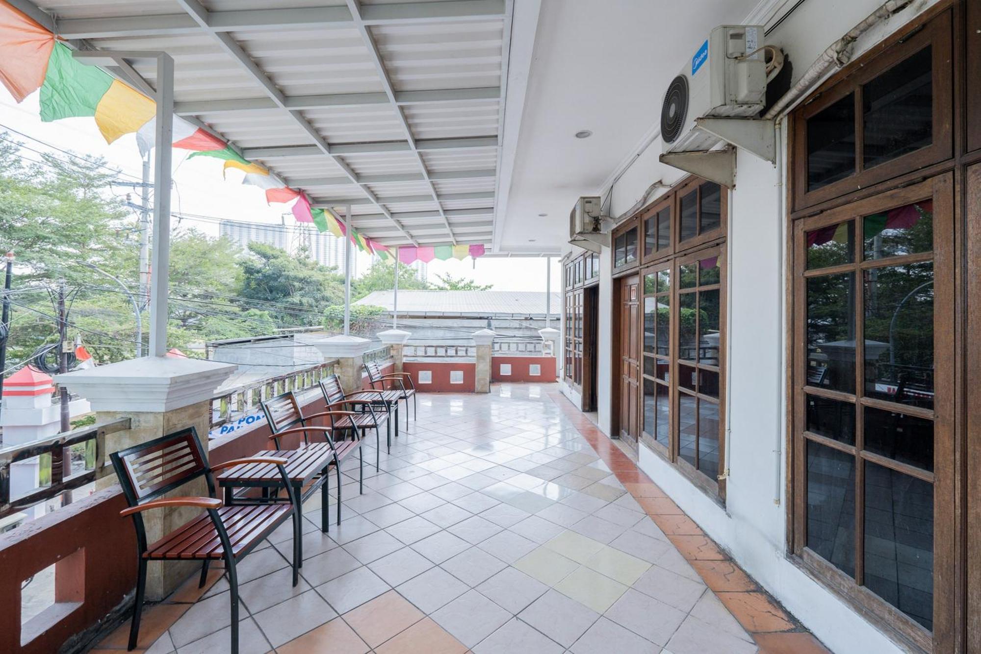 Reddoorz Plus @ Gunungsari Surabaya Kedurus Екстериор снимка