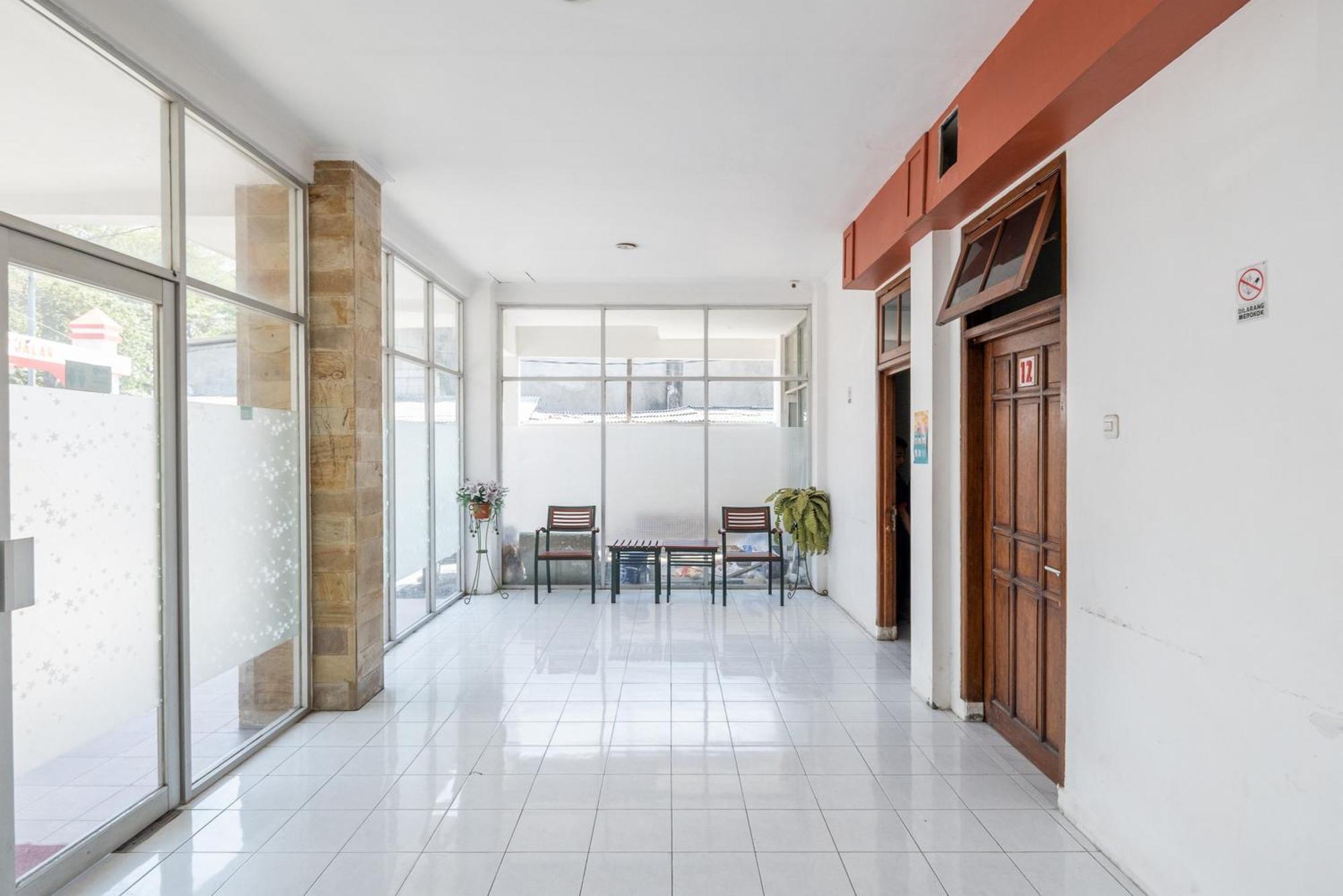 Reddoorz Plus @ Gunungsari Surabaya Kedurus Екстериор снимка