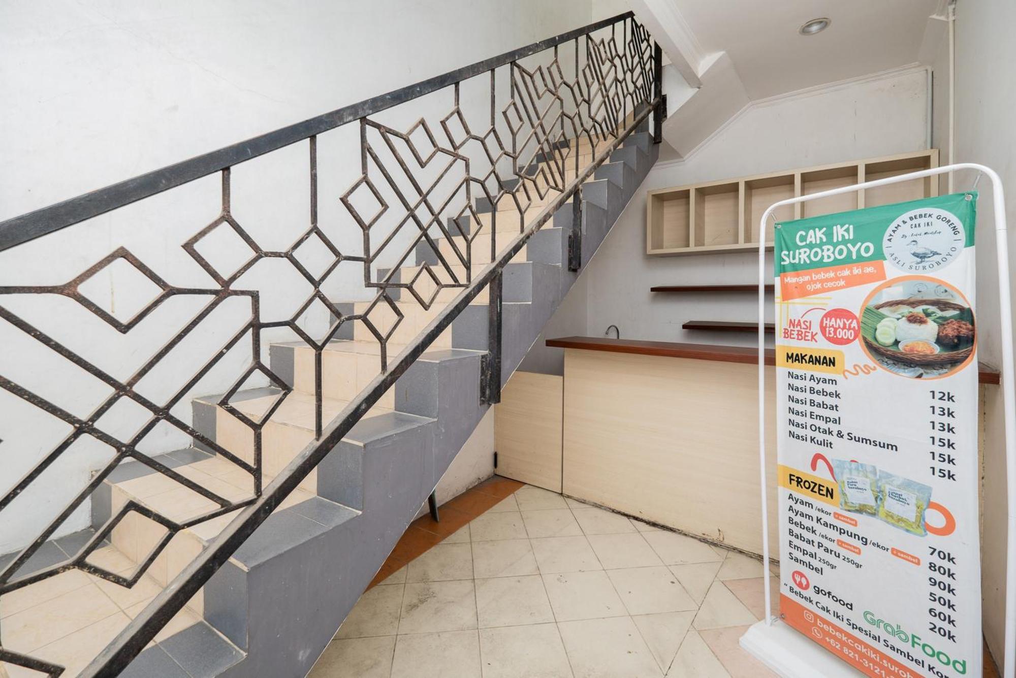 Reddoorz Plus @ Gunungsari Surabaya Kedurus Екстериор снимка