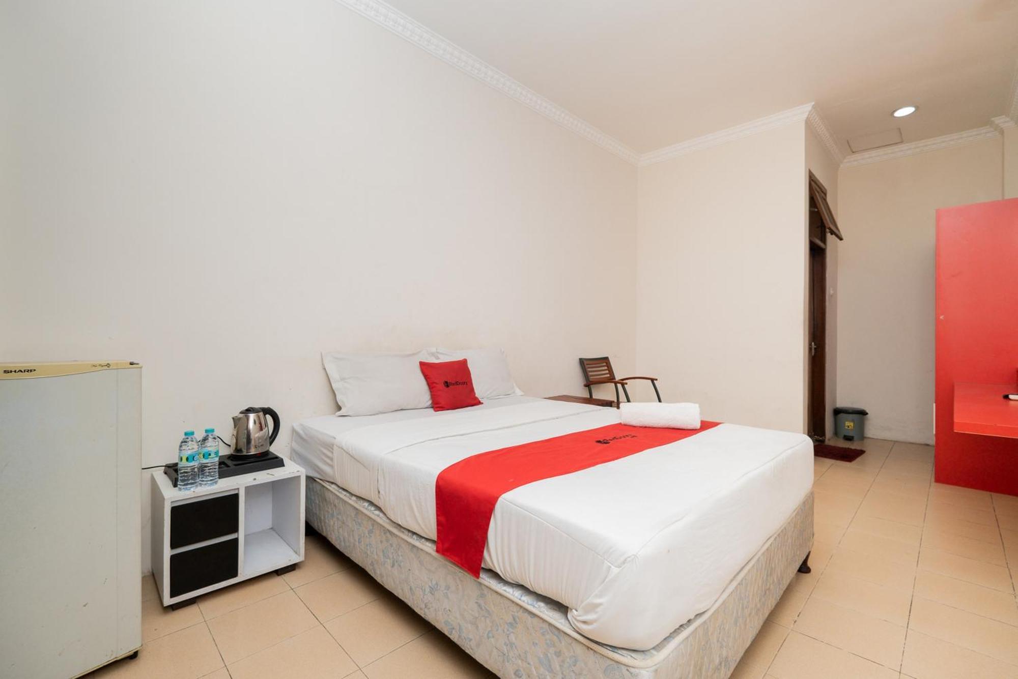 Reddoorz Plus @ Gunungsari Surabaya Kedurus Екстериор снимка