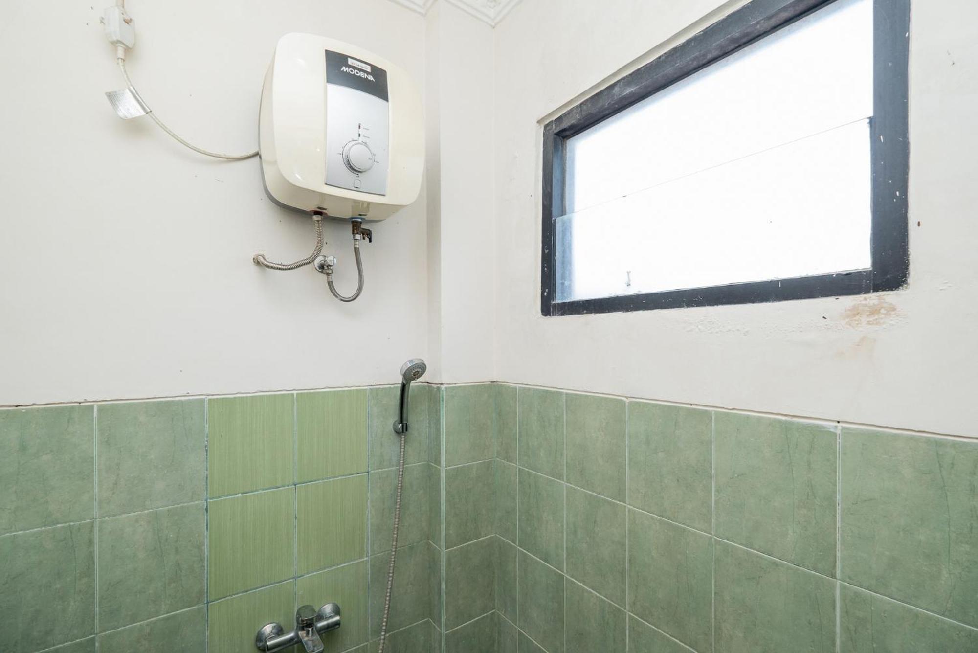 Reddoorz Plus @ Gunungsari Surabaya Kedurus Екстериор снимка