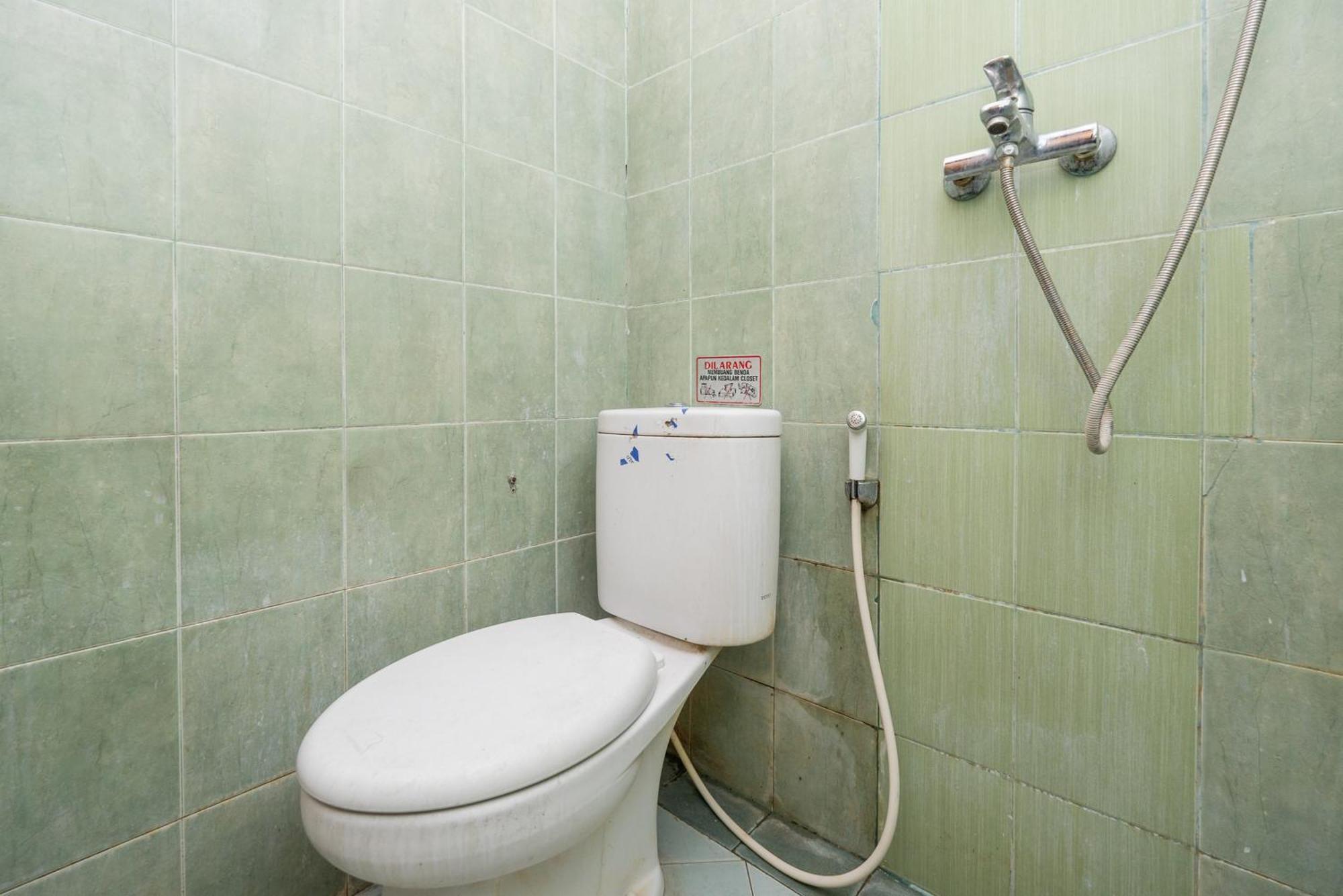 Reddoorz Plus @ Gunungsari Surabaya Kedurus Екстериор снимка