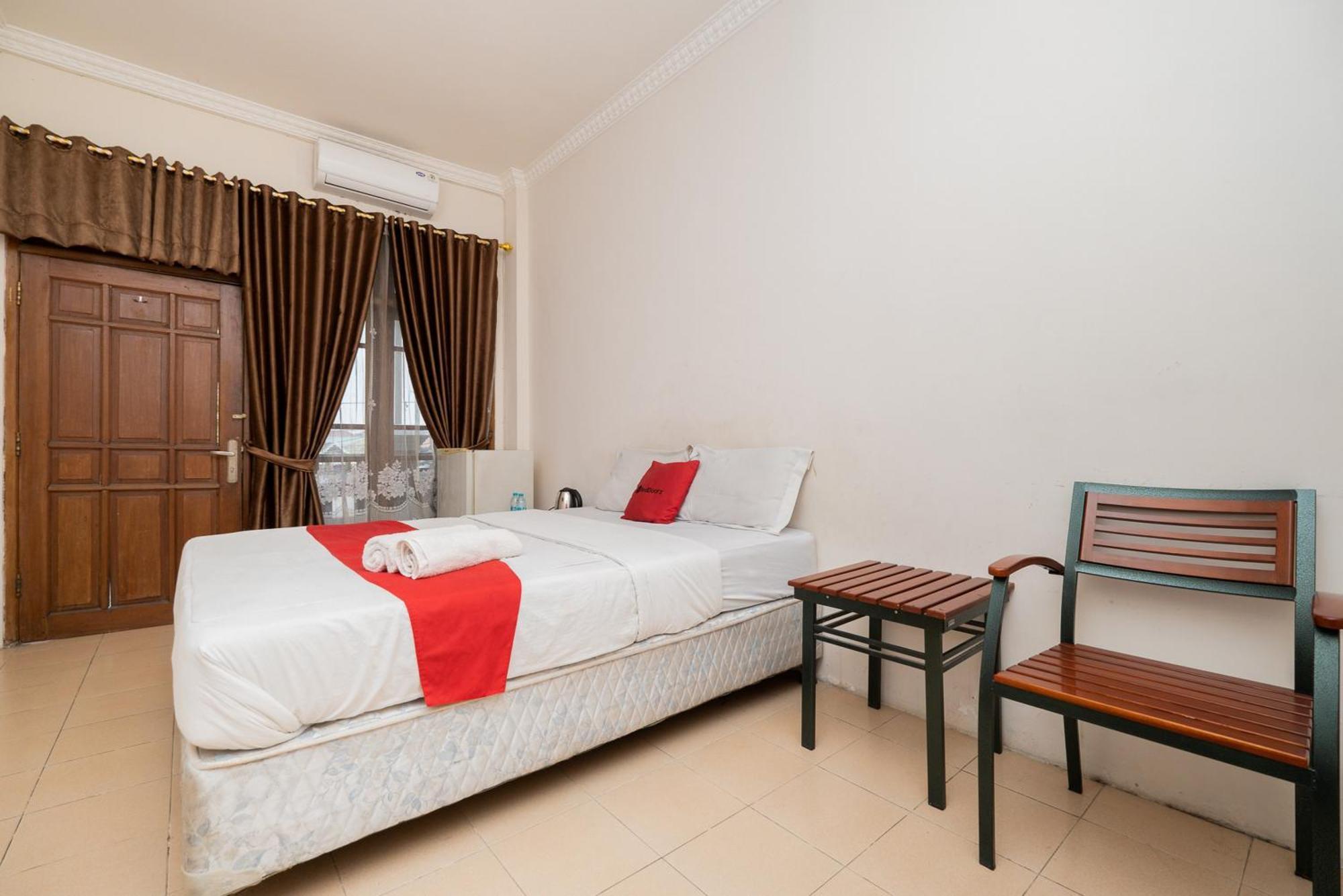 Reddoorz Plus @ Gunungsari Surabaya Kedurus Екстериор снимка