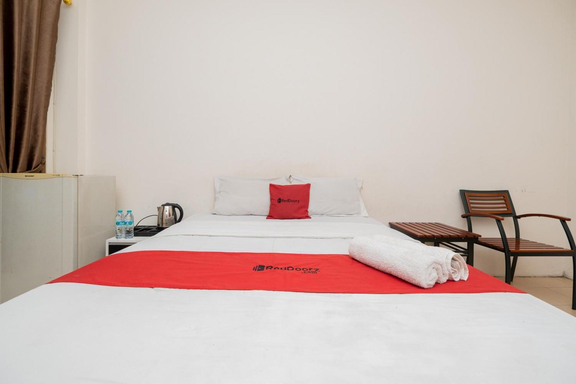 Reddoorz Plus @ Gunungsari Surabaya Kedurus Екстериор снимка