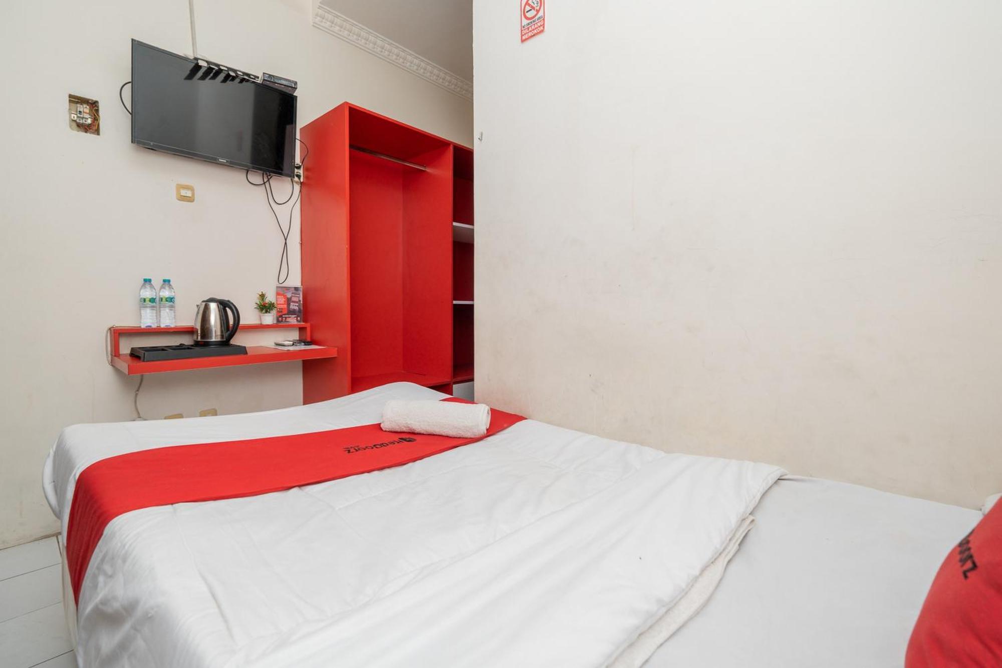 Reddoorz Plus @ Gunungsari Surabaya Kedurus Екстериор снимка
