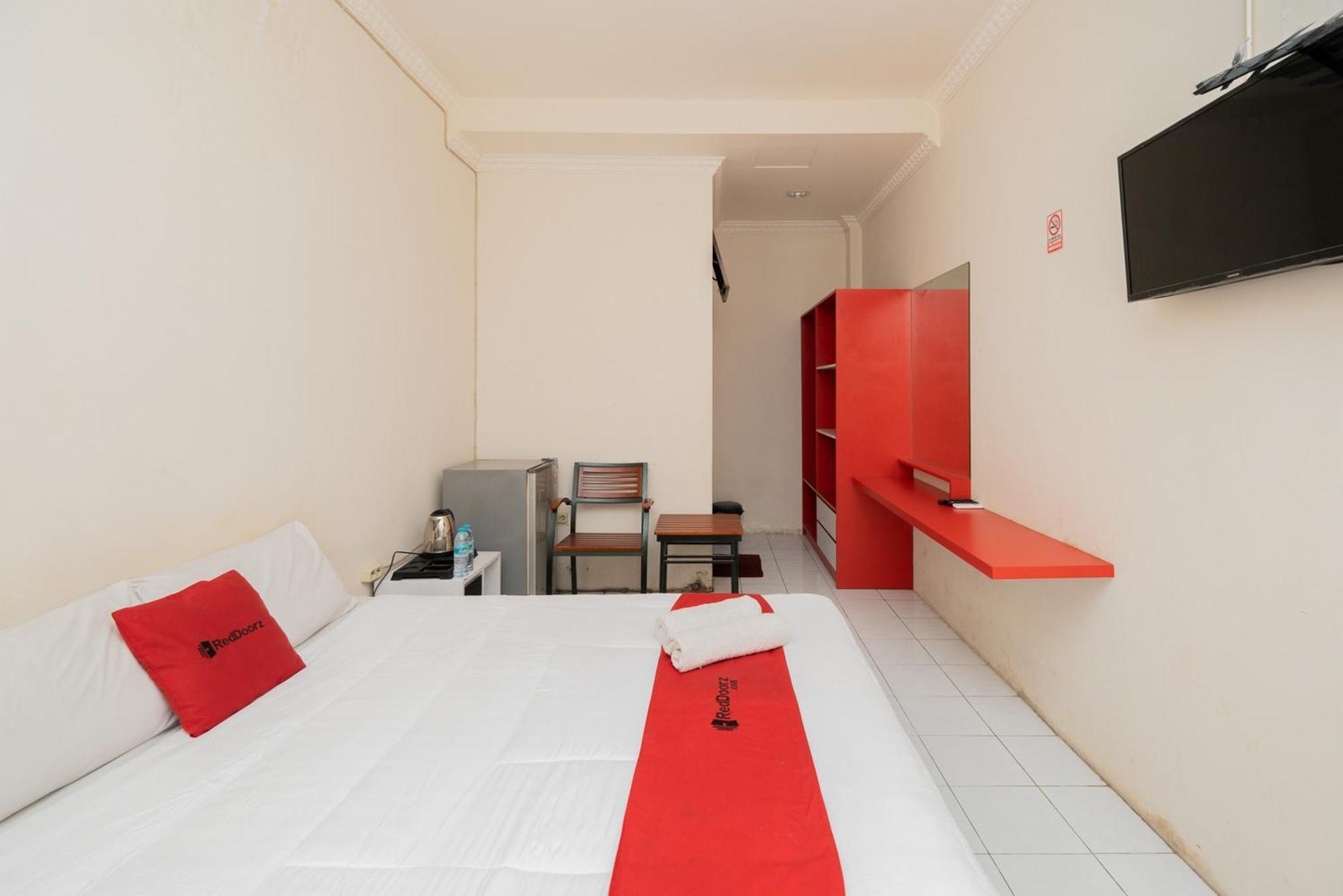 Reddoorz Plus @ Gunungsari Surabaya Kedurus Екстериор снимка