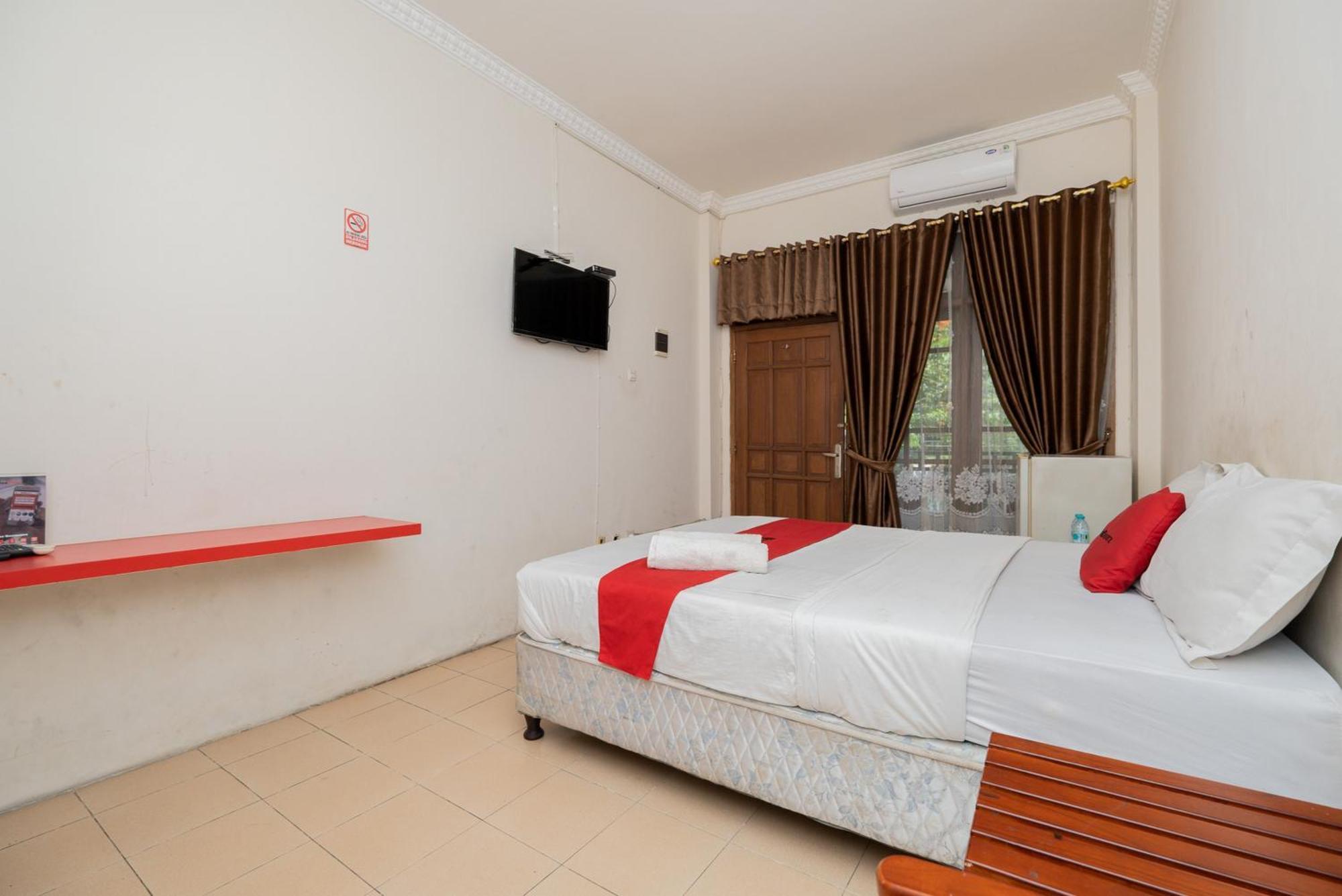 Reddoorz Plus @ Gunungsari Surabaya Kedurus Екстериор снимка
