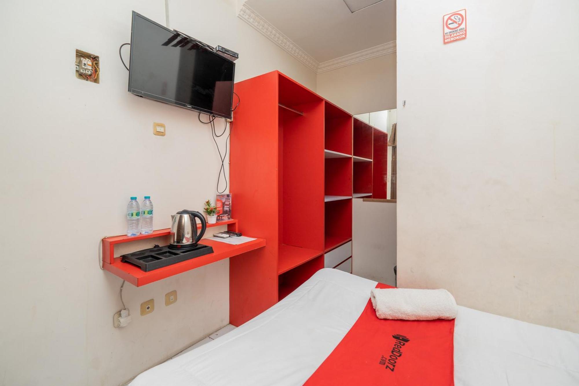Reddoorz Plus @ Gunungsari Surabaya Kedurus Екстериор снимка
