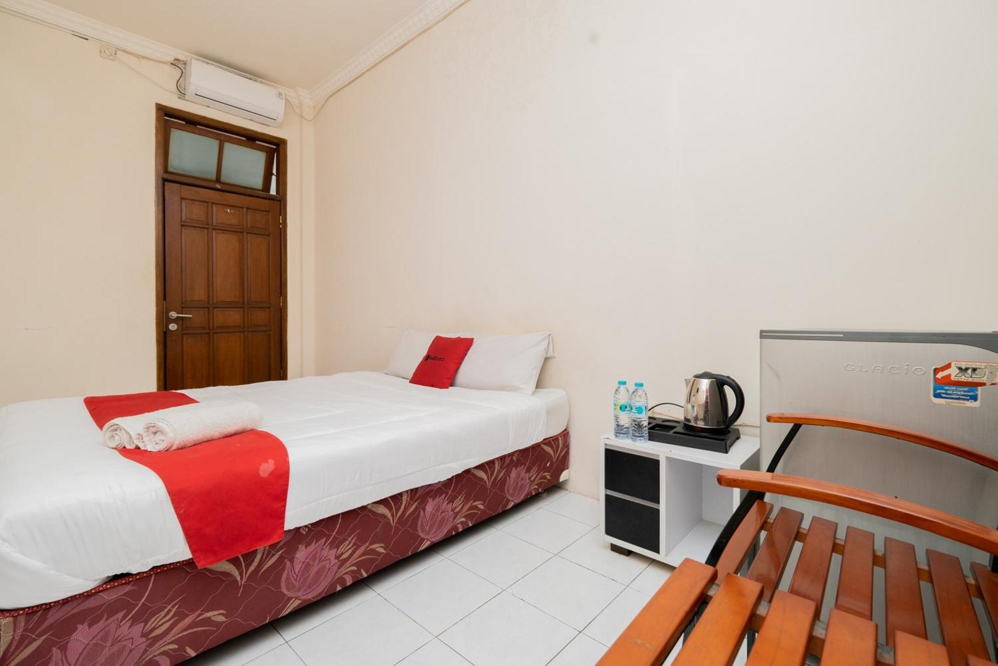 Reddoorz Plus @ Gunungsari Surabaya Kedurus Екстериор снимка