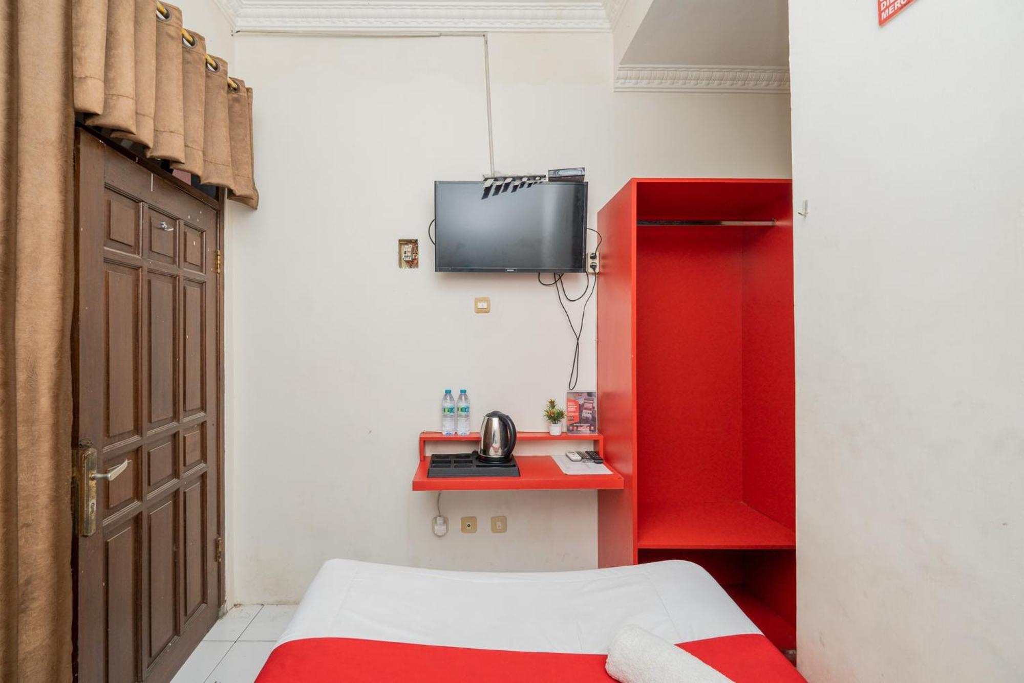 Reddoorz Plus @ Gunungsari Surabaya Kedurus Екстериор снимка