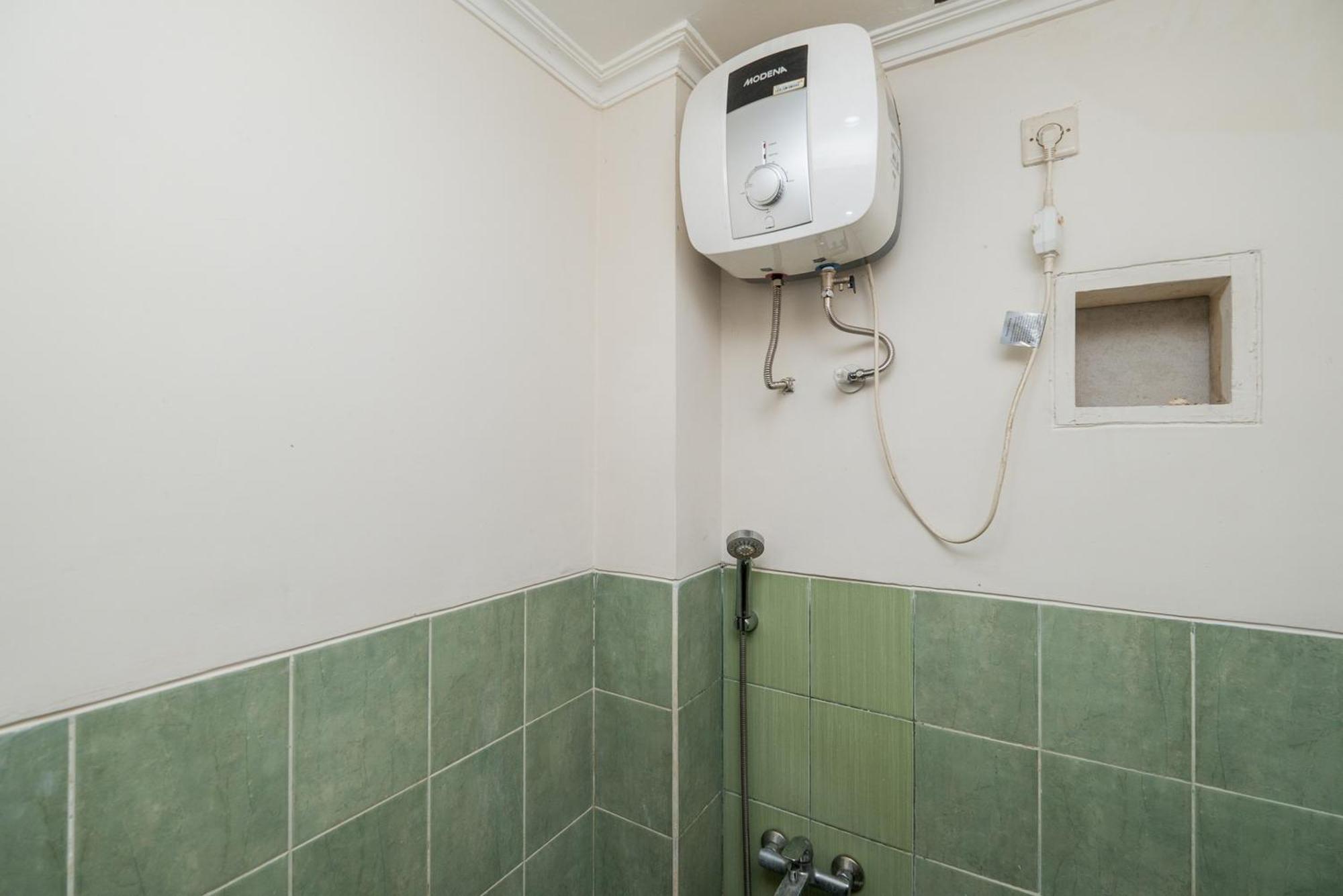 Reddoorz Plus @ Gunungsari Surabaya Kedurus Екстериор снимка
