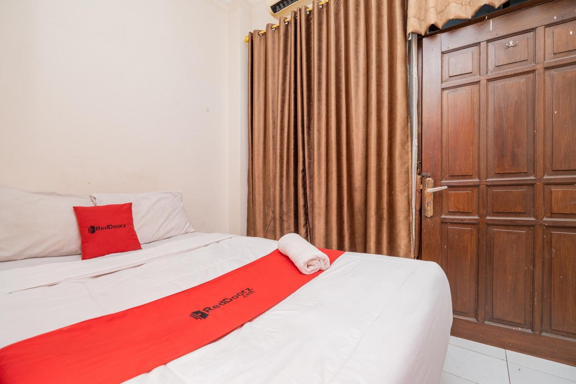Reddoorz Plus @ Gunungsari Surabaya Kedurus Екстериор снимка