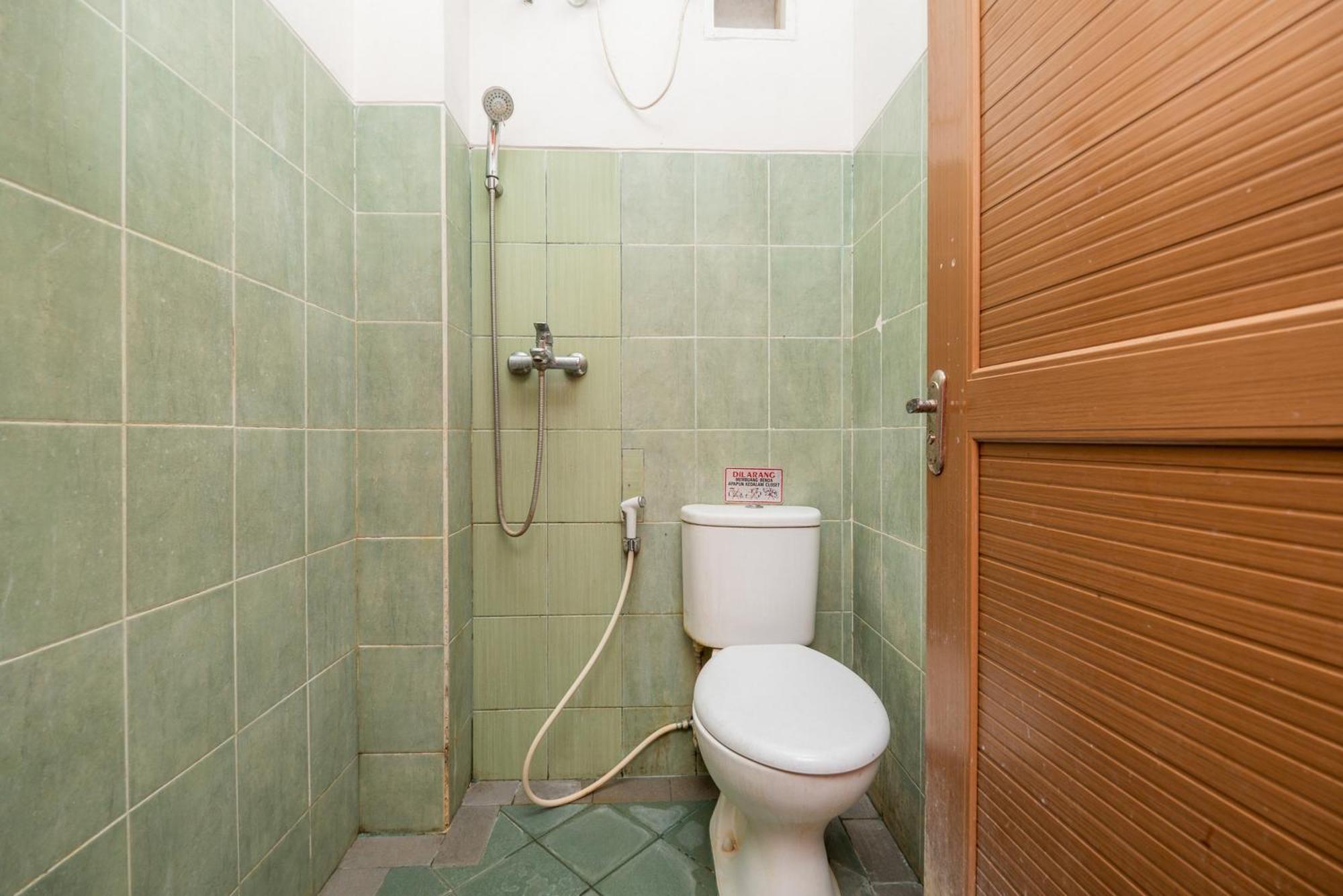 Reddoorz Plus @ Gunungsari Surabaya Kedurus Екстериор снимка